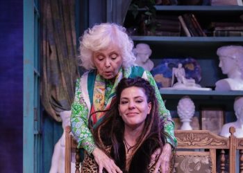 “Flores muertas”: el tiempo detenido en aquel momento en que se fue más feliz