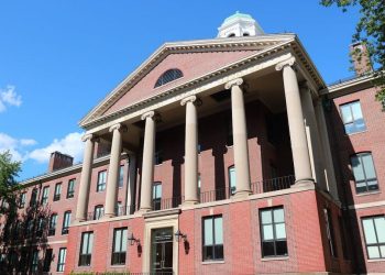 Harvard: la Justicia impidió que Donald Trump revoque la matrícula de estudiantes extranjeros