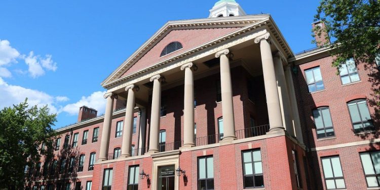 Harvard: la Justicia impidió que Donald Trump revoque la matrícula de estudiantes extranjeros