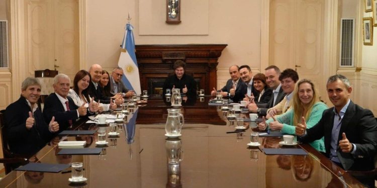 Javier Milei se reunió con su Gabinete y monitoreó el paro de colectivos de la UTA