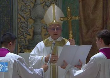 León XIV en su primera homilía como Papa: “Como nos enseñó Francisco, estamos llamados a dar testimonio de la fe”