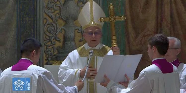 León XIV en su primera homilía como Papa: “Como nos enseñó Francisco, estamos llamados a dar testimonio de la fe”