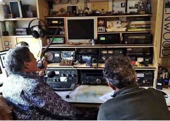 «Lo viejo funciona»: cada vez hay más radioaficionados en la Argentina