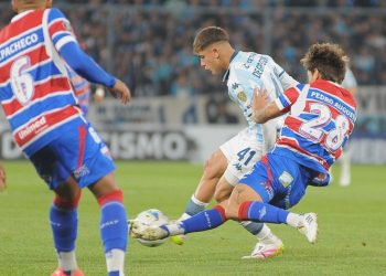 Martínez hizo una maravilla para que Racing gane y termine como uno de los mejores de la Copa Libertadores