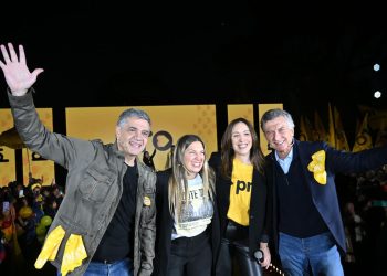 Mauricio Macri volvió a mostrarse en campaña con Silvia Lospennato recorriendo la Ciudad