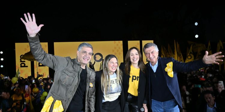 Mauricio Macri volvió a mostrarse en campaña con Silvia Lospennato recorriendo la Ciudad