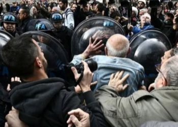Nueva marcha de jubilados en el Congreso: heridos y detenidos luego de la represión