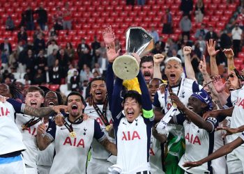 Otro título y un premio extra para el “Cuti” Romero: Tottenham ganó la Europa League