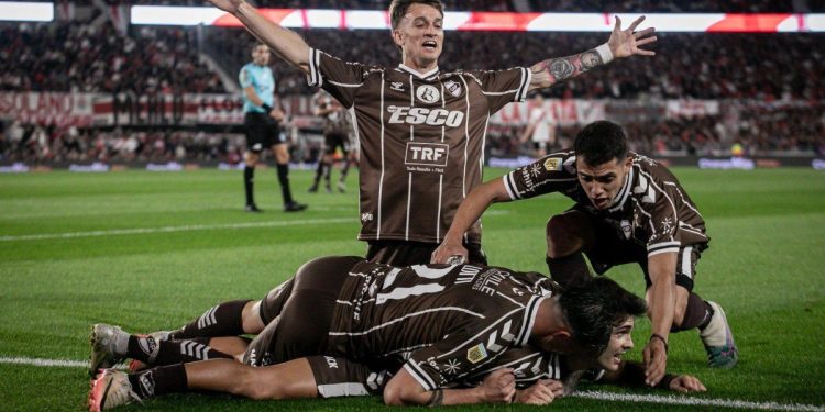 Platense, la sombra negra: ahora eliminó a River por penales y está en semis