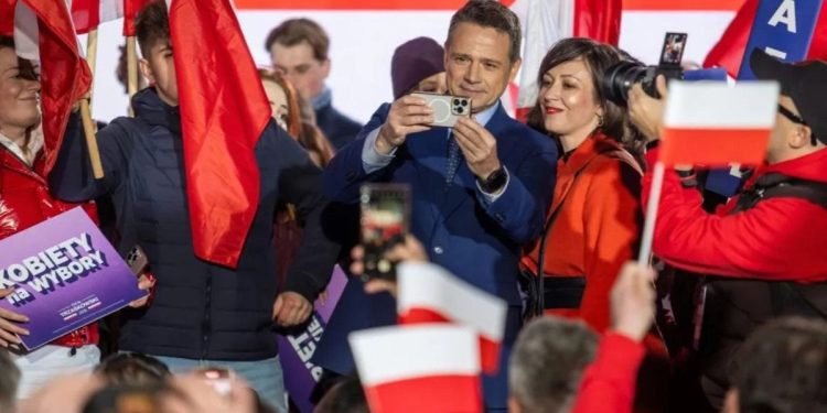 Polonia define su rumbo entre Europa y el nacionalismo en una reñida elección presidencial