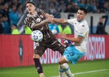 Primer batacazo de los playoffs: Platense aguantó y eliminó a Racing