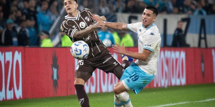 Primer batacazo de los playoffs: Platense aguantó y eliminó a Racing