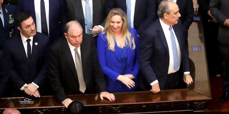 Senado: el oficialismo bloqueó la citación a Karina Milei y Luis Caputo por la estafa $LIBRA