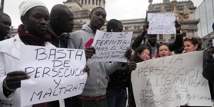 Ser migrante en la Argentina libertaria: el fin de un derecho humano inalienable