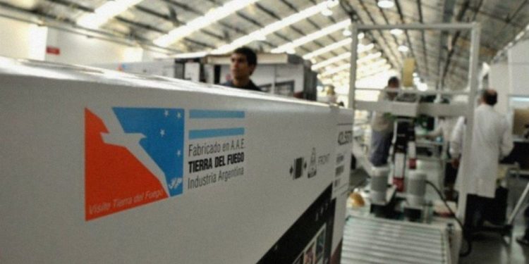 Tierra del Fuego: gremios paralizaron fábricas en rechazo a la baja de aranceles a productos electrónicos importados