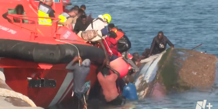 Tragedia en España: volcó una embarcación de migrantes y murieron al menos siete mujeres y niñas
