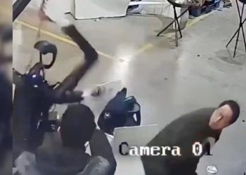 Un robot perdió el control y casi ataca a uno de sus creadores en una fábrica de China