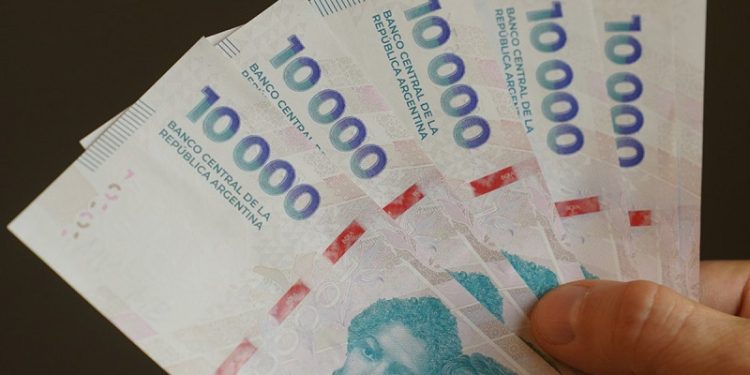 El salario cayó tres meses seguidos y se acabó la recuperación de la era Milei