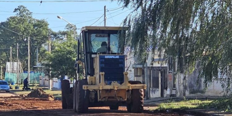 Paso de los Libres: El Municipio continúa con tareas de mantenimiento en distintas calles de la ciudad