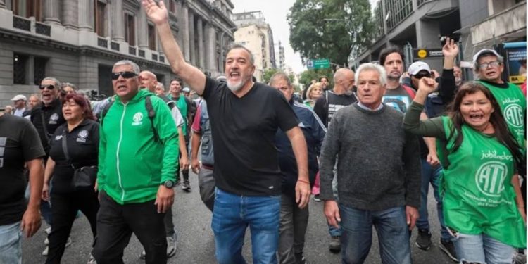 El nuevo frente gremial marcho con más de 100 organizaciones que enfrentan a Milei y se despegan de la CGT