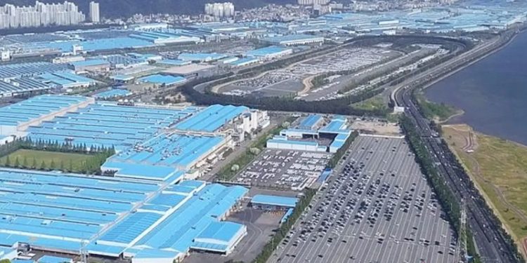 Más grande que un país: así es la fábrica de autos más impresionante del mundo