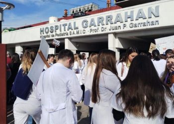 A horas del encuentro de Milei con el Papa, la Iglesia argentina apoyó a los médicos del Hospital Garrahan