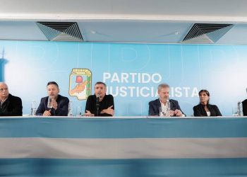 Antes de la movilización del miércoles, Máximo Kirchner encabezó una conferencia con medios internacionales