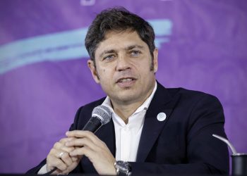 Axel Kicillof cruzó a Milei: “El que grita e insulta es porque no tiene razón”