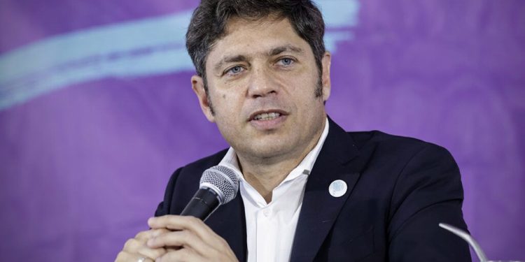 Axel Kicillof cruzó a Milei: “El que grita e insulta es porque no tiene razón”