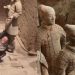 China: un hombre saltó una valla, cayó sobre los soldados de terracota y dañó Patrimonio de la Humanidad