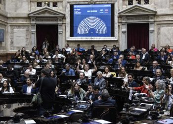 Con jubilaciones como prioridad, la oposición se juega un pleno en Diputados frente a una plaza colmada