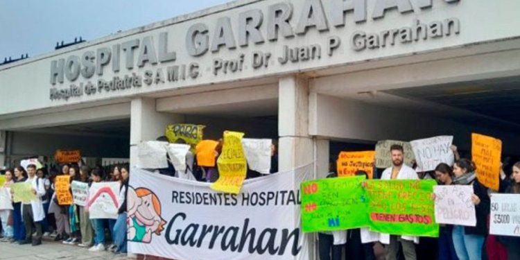 Conflicto en el Hospital Garrahan: gremios rechazan aumento del Gobierno y convocan a asamblea para el martes