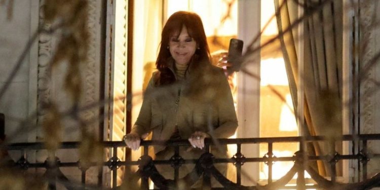 Cristina tildó a Patricia Bullrich de “señora violencia”, pidió redirigir el banderazo a Parque Lezama y adelantó que podría hablar