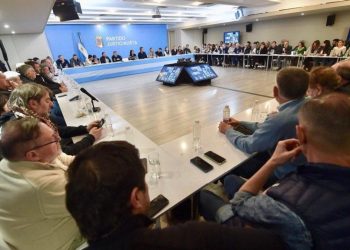 Cumbre del PJ: gestos y señales en los preparativos para el Día D, el desembarco en Comodoro Py