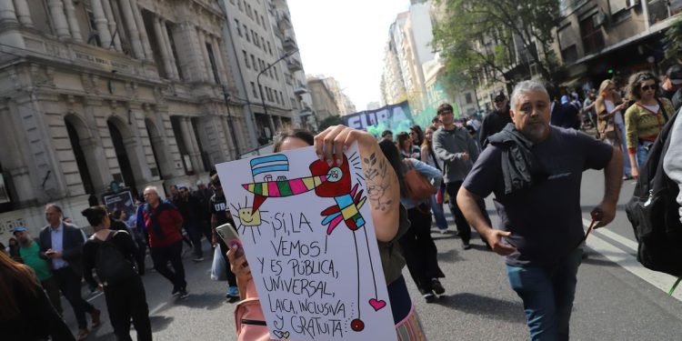 Docentes universitarios anunciaron una nueva Marcha Federal Universitaria y un paro por 48 horas