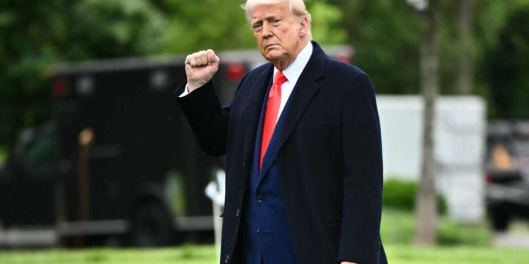 Donald Trump prometió “multas de gran escala” para California por dejar competir a una adolescente trans