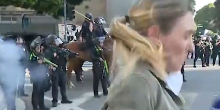 EEUU: balearon a una periodista en vivo durante las protestas en Los Ángeles