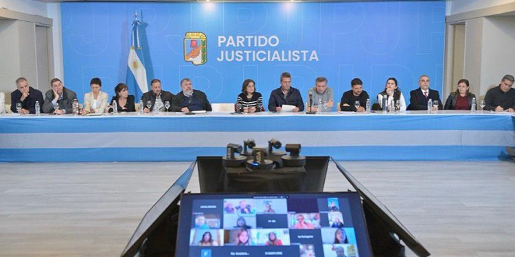 En La Plata, se reunieron Kicillof, Máximo y Massa y empezaron a detallar la unidad del peronismo