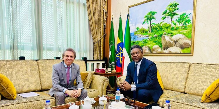 Impensada crisis diplomática: representante argentino ante la Unión Africana se reunió con un dictador