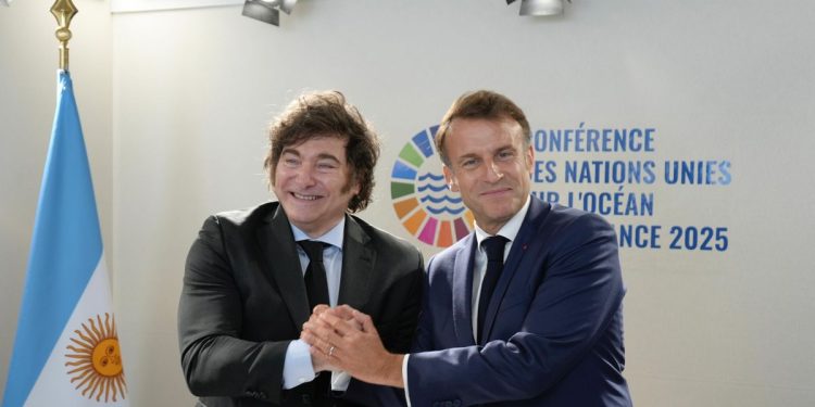 Javier Milei se reunió con Emmanuel Macron en Francia en un encuentro de la ONU