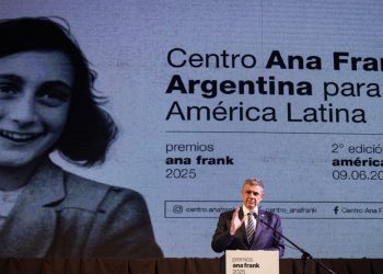 Jorge Macri fue reconocido en los premios Ana Frank por su compromiso con la convivencia y la memoria