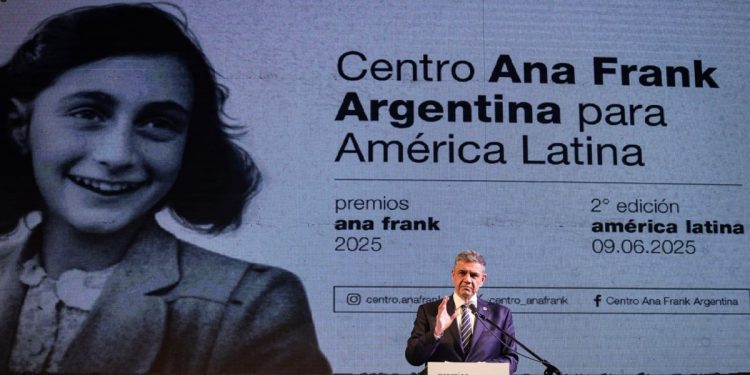 Jorge Macri fue reconocido en los premios Ana Frank por su compromiso con la convivencia y la memoria