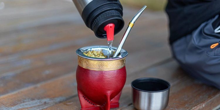 La Inteligencia Artificial le enseña a los argentinos a armar el mejor mate: el paso a paso