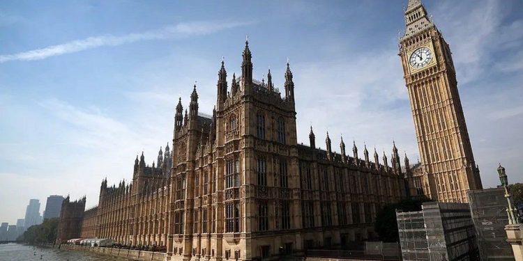 La ley para el suicidio asistido consigue una importante victoria en el Parlamento británico