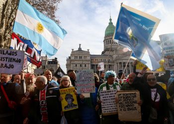 Los jubilados volvieron a marchar al Congreso contra el ajuste de Milei