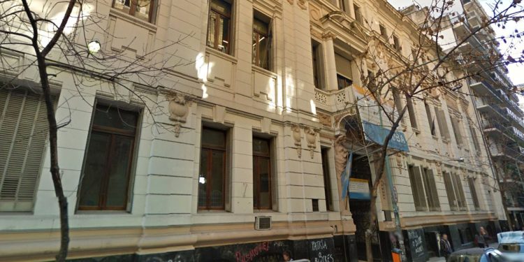 Ola de robos a estudiantes del Pellegrini: familias denuncian zona liberada y reclaman mayor seguridad