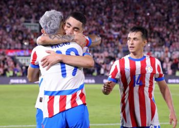 Paraguay le dio otro golpe al Uruguay de Bielsa y quedó a un paso del Mundial