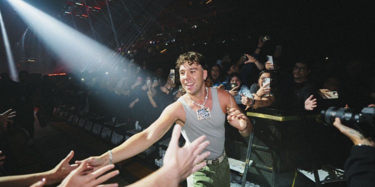 Quevedo dijo “Buenas Noches, Buenos Aires”: un innovador show 360° y un cover argentino para el recuerdo