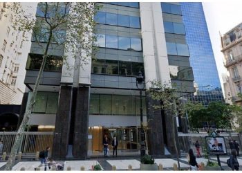 Refuerzan la seguridad en instituciones judías locales mientras buscan repatriar a los argentinos en Israel