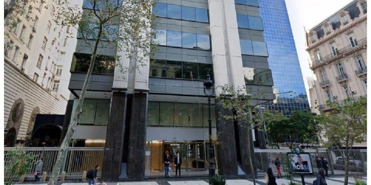 Refuerzan la seguridad en instituciones judías locales mientras buscan repatriar a los argentinos en Israel